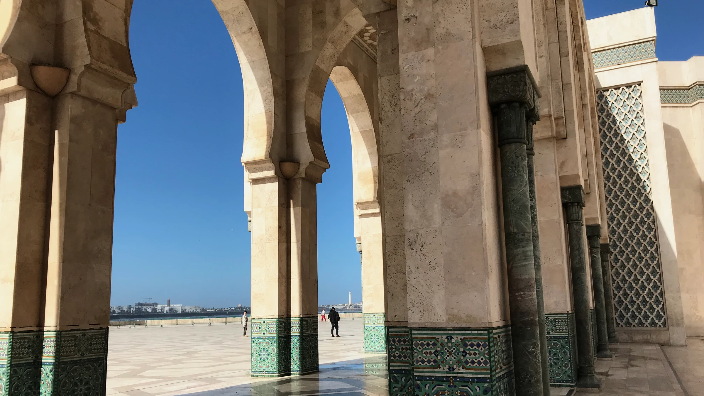 المعمار والضوء فالدار البيضاء.