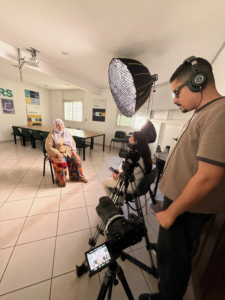 Préparation d’une interview sur le terrain.